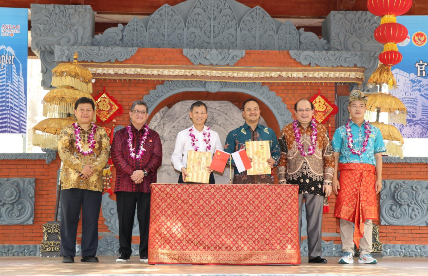 1756259783830631.png ÁõººÏ§¶Ê³¤£¨×óÈý£©´ú±íÐÂÀûluck18¼¯ÍÅÓëÓ¡ÄáÖ®¼ÒÇ©ÊðÕ½ÊõºÏ×÷ºÍ̸1.png